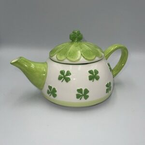 Global Design St Patrick‎ Kate Williams Shamrock Irish Teapot with Locking Lid